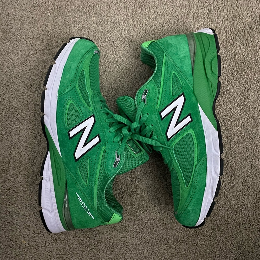 New Balance 990v4